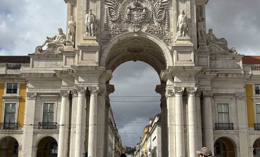 Arco da Rua Augusta, na Pra&ccedil;a do Com&eacute;rcio, em Lisboa